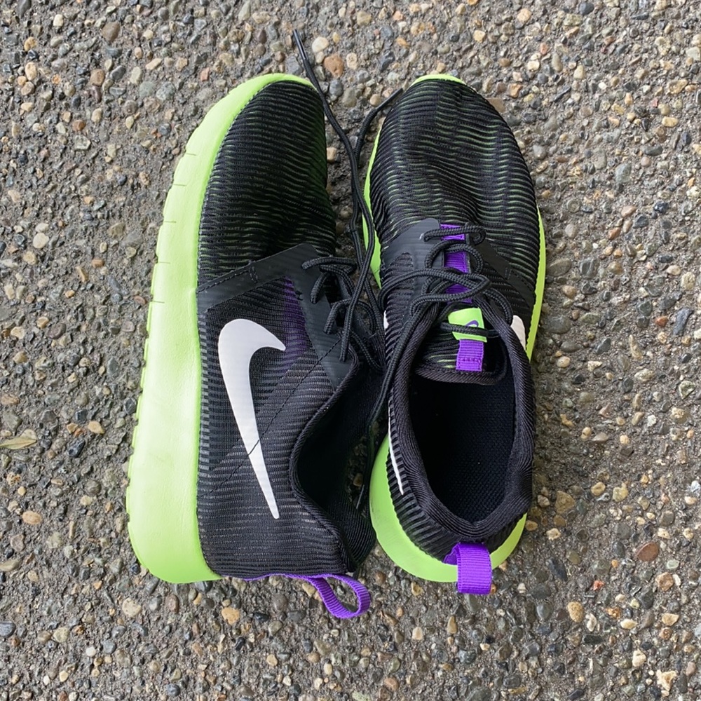 Nike Roshe One Flight Weight 'Black Ghost Green'